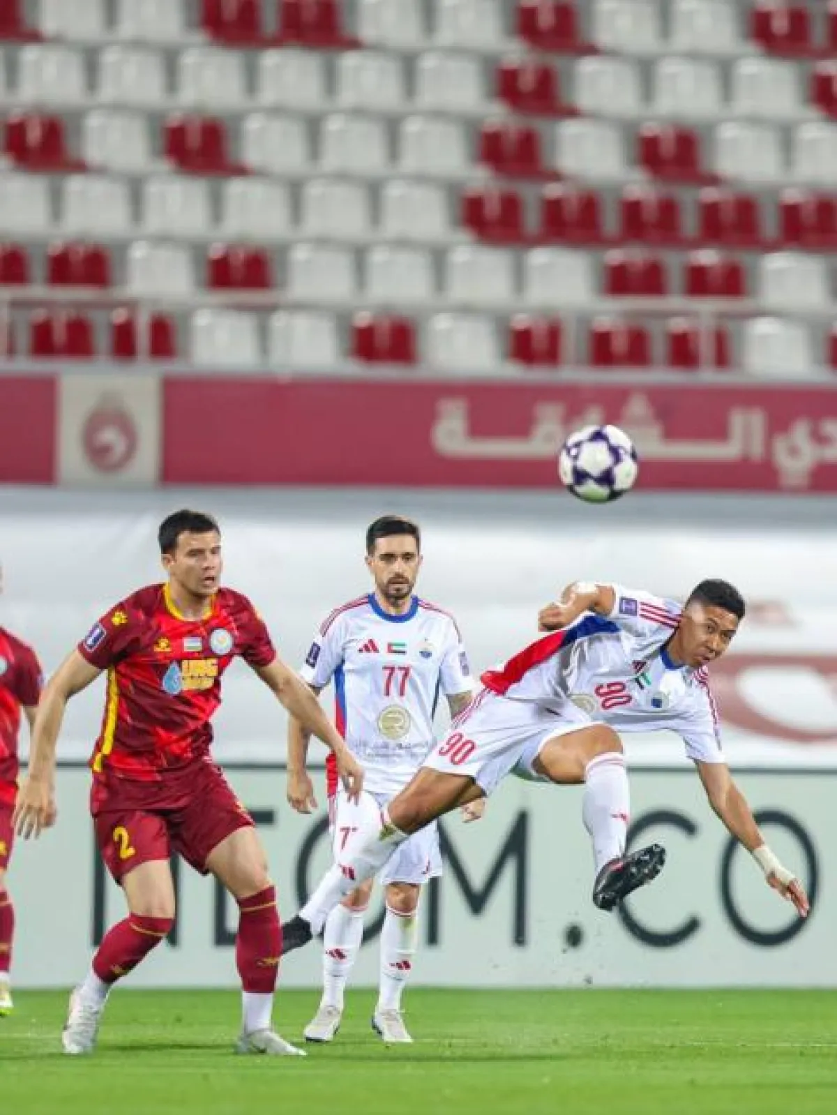 الشارقة يودع دوري أبطال آسيا بخسارة مفاجئة أمام ناساف.. وغياب الجماهير يثير التساؤل