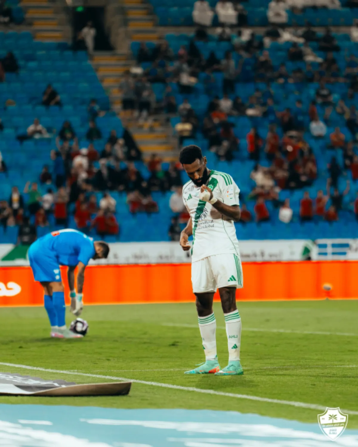 الأهلي يواجه النجمة اليوم.. هل ينجح في ملاحقة الهلال والنصر؟