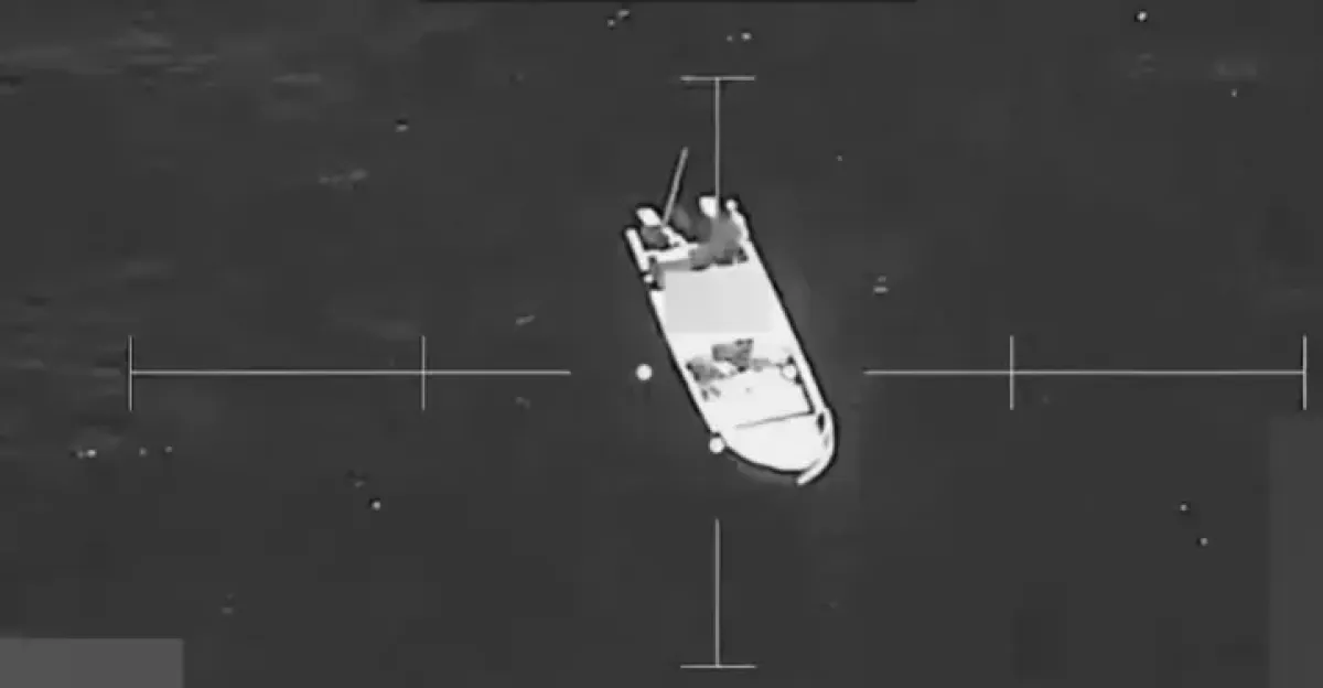 هجوم أمريكي في المحيط الهادئ يسفر عن مقتل ثلاثة أشخاص وتصاعد الجدل حول شرعية العمليات