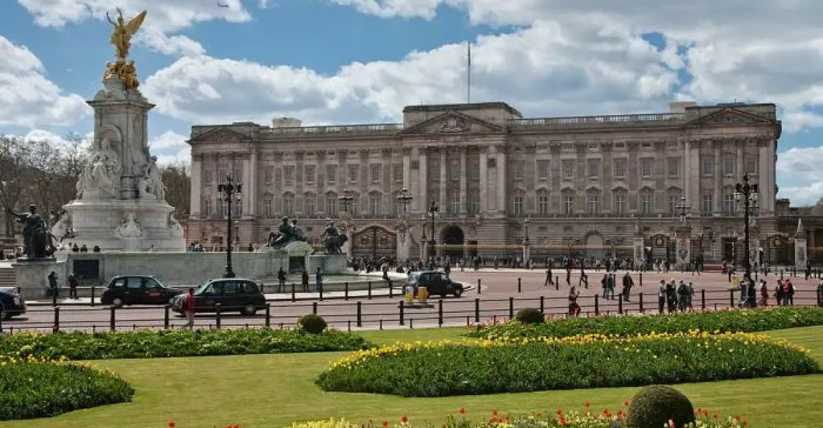 ملك بريطانيا يوافق على فتح سجلات تتعلق بعلاقات شقيقه الأمير أندرو مع جيفري إبستين