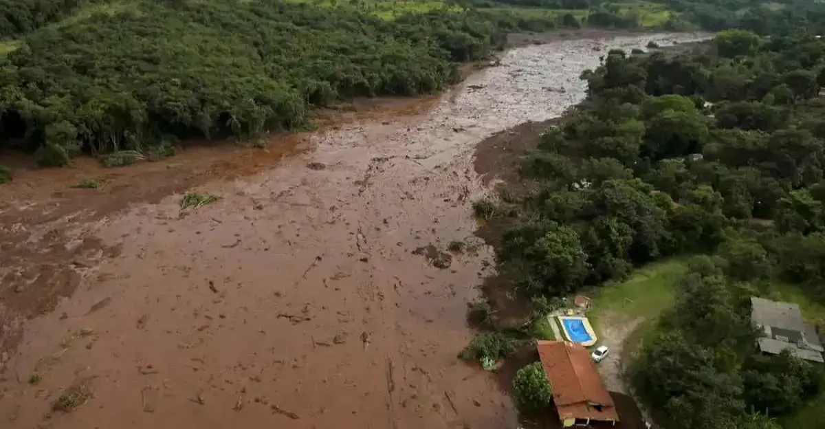 أمطار غزيرة تودي بحياة 14 وإجلاء المئات في مدينة برازيلية