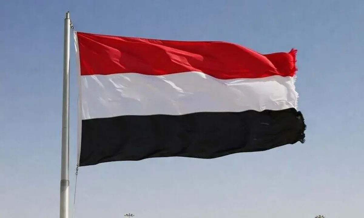 اليمن يدين الاعتداءات الإيرانية ويؤكد تضامن الدول العربية في مواجهة التهديدات الإقليمية