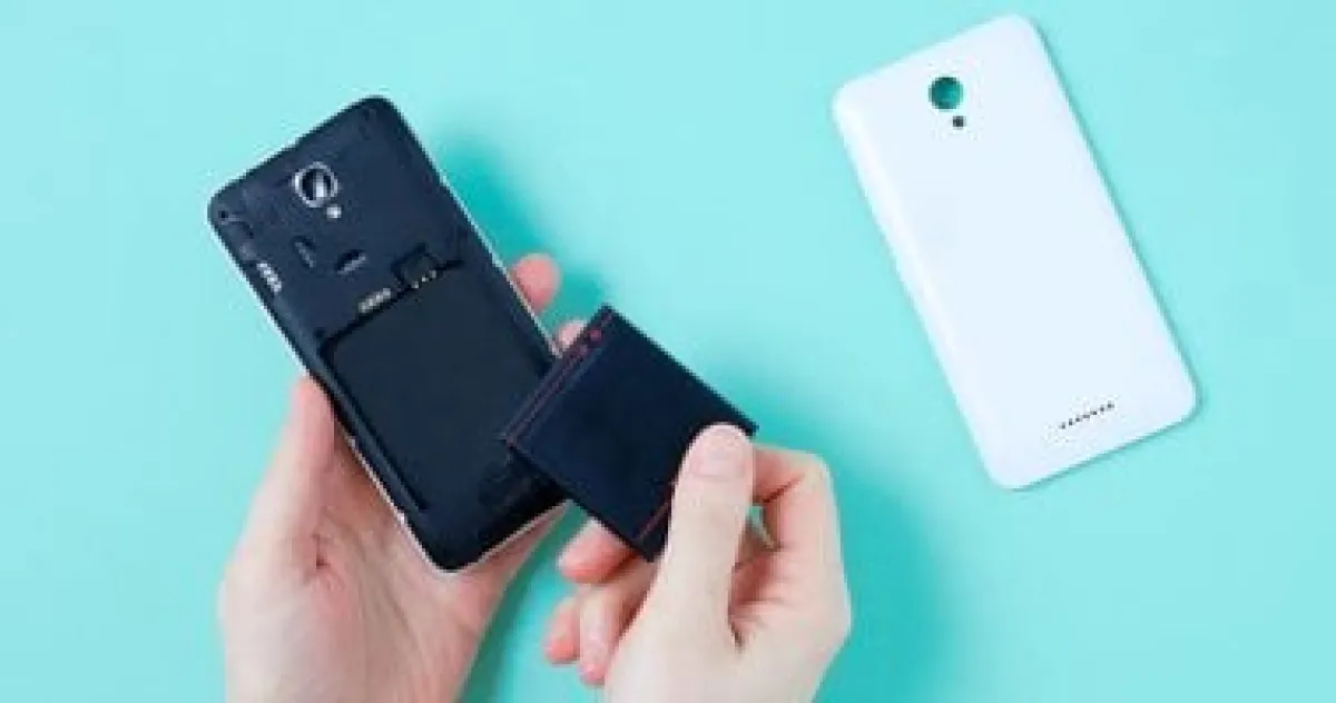 الاتحاد الأوروبي يفرض عودة البطاريات القابلة للإزالة في الهواتف بحلول 2027