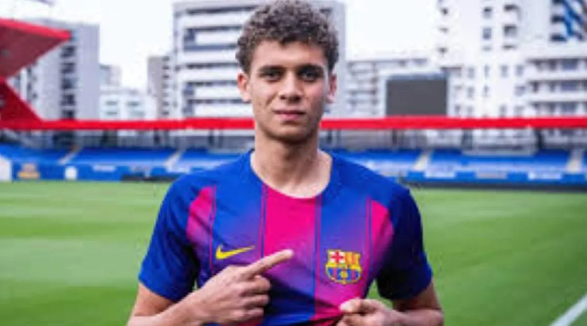 حمزة عبد الكريم جاهز للمشاركة مع برشلونة بعد حل أزمة تصريح العمل