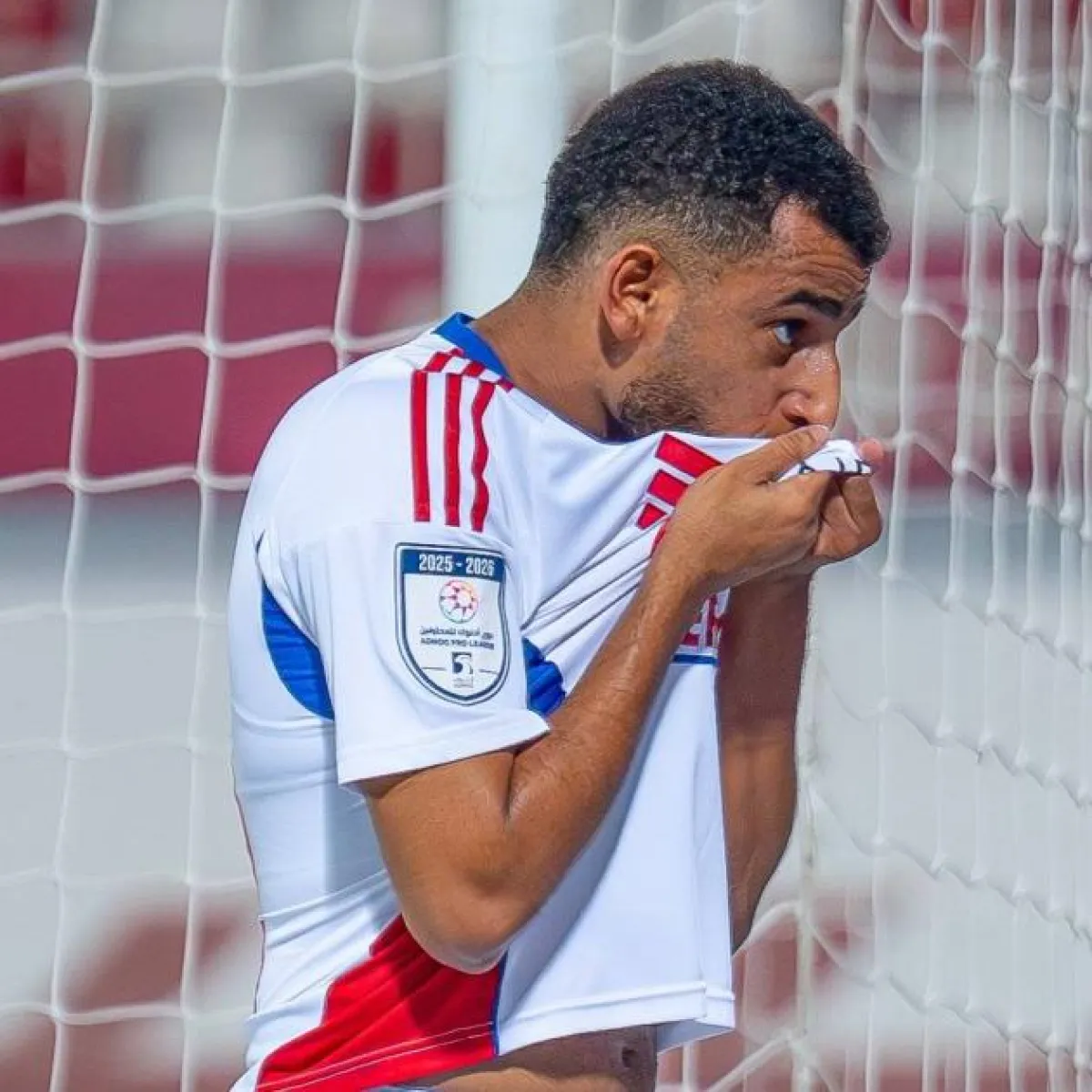 الشارقة يحسم دبا برباعية.. كورونادو يتألق ويُعيد "الملك" للانتصارات