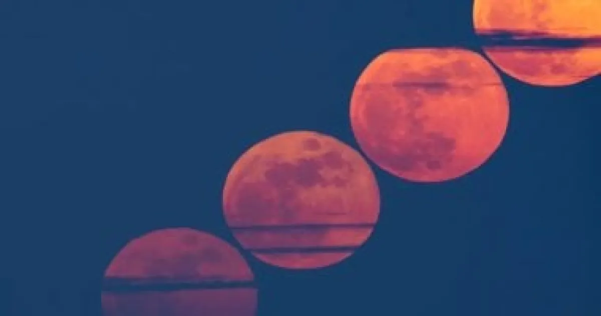 تألق "قمر الدودة" الأحمر بعد الخسوف: سحر فلكي من ساحل بريطانيا