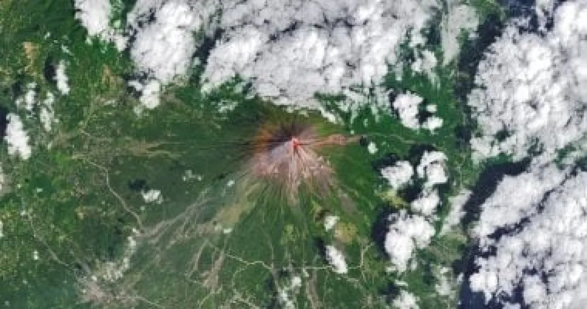 ناسا ترصد ثوران بركان مايون بالفلبين عبر قمر صناعي بكاميرا خارقة