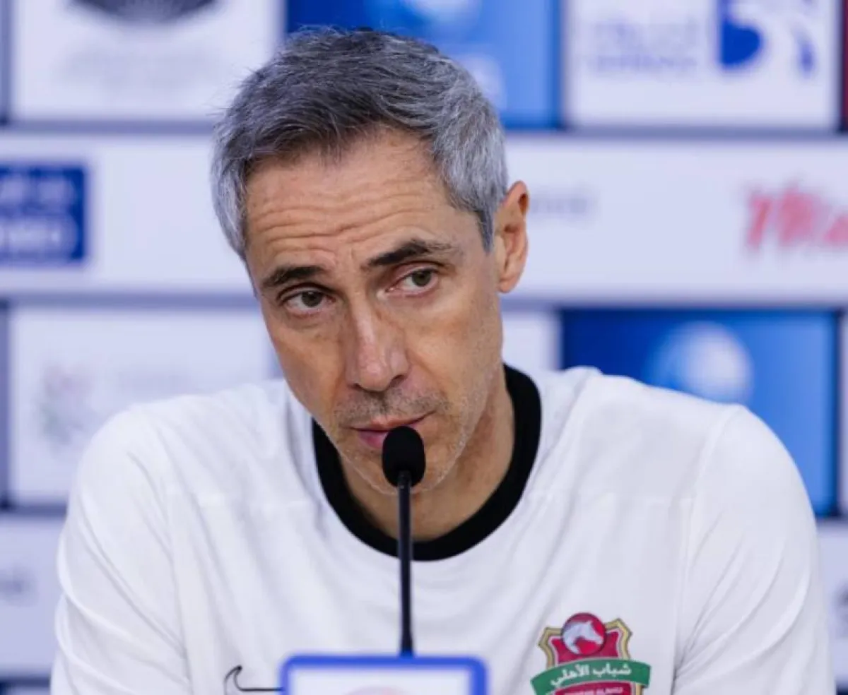 مدرب شباب الأهلي يحذر لاعبيه: دبا خصم شرس ويجب التركيز العالي