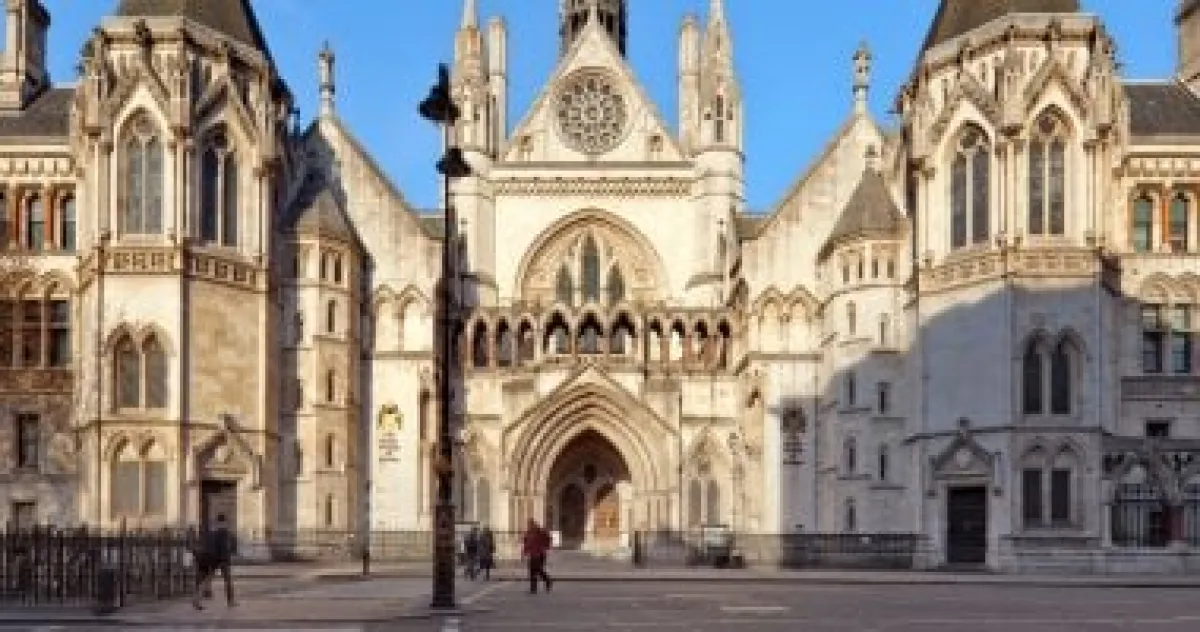 فضيحة في محكمة لندن: شاهد يغش عبر نظارات ذكية ويُفضح أمام القاضية