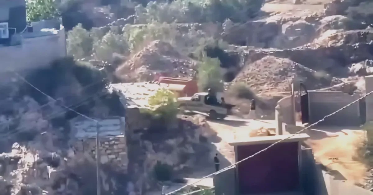 الأمن في الضالع يلقي القبض على قاتل ابنه بعد حصار أمني محكم