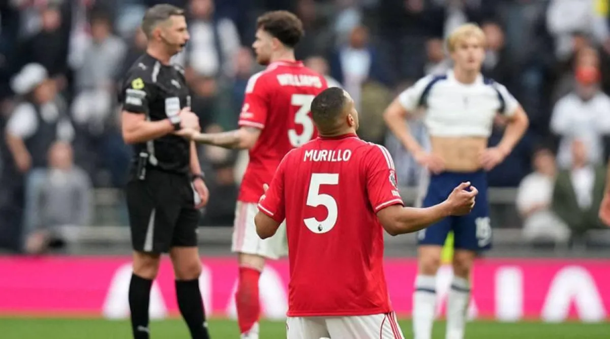 فورست يضرب توتنهام بثلاثية ويشعل صراع البقاء في البريميرليج