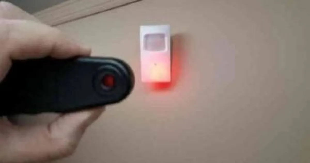 دليلك لحماية خصوصيتك: كيف تكشف كاميرات المراقبة المخفية في غرف الفنادق؟