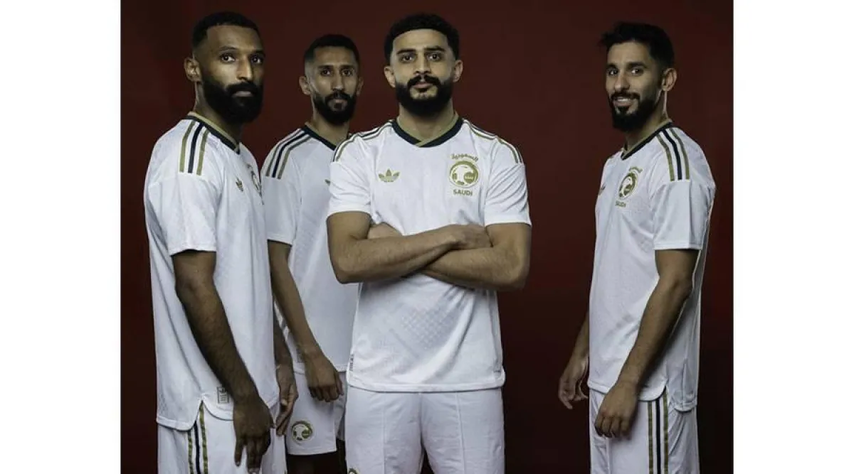 السعودية تكشف عن قميصها الاحتياطي الجديد المستوحى من الشماغ السعودي