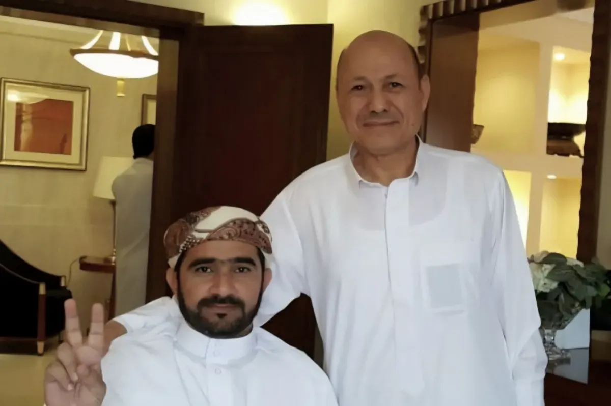 رئيس القيادة الرئاسية يتابع الحالة الصحية لناجي من تعذيب الحوثيين خضع لجراحة في ألمانيا