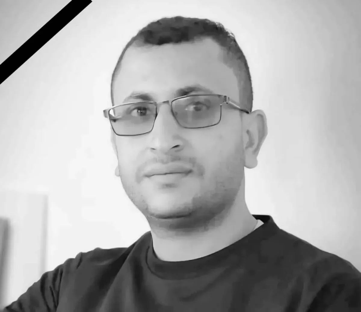 "قرار" تدين اغتيال الصحفي عبدالصمد القاضي بتعز وتطالب بتحقيق فوري