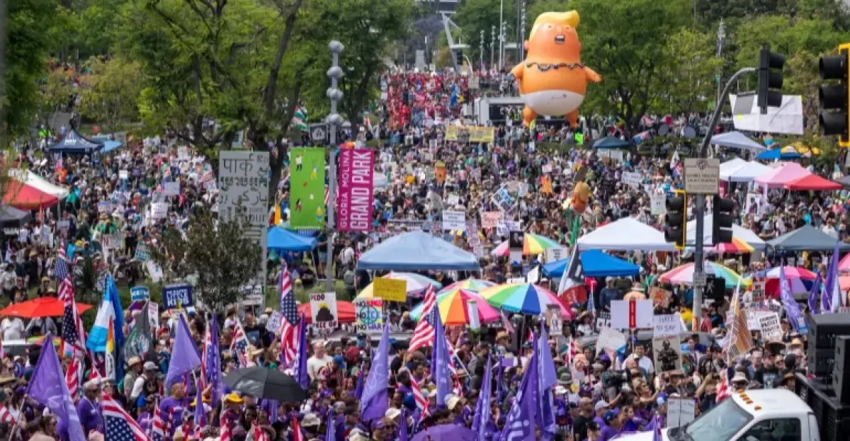 ملايين يتظاهرون في أميركا ضد سياسات ترمب وتصعيد الحرب المحتمل ضد إيران