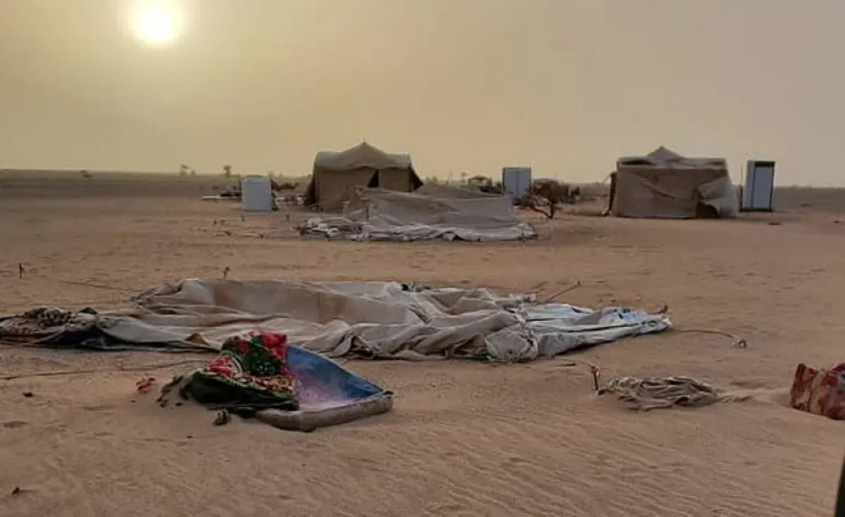 عواصف الجوف تجبر 1370 أسرة نازحة على التشرد وتستدعي نداء استغاثة عاجل