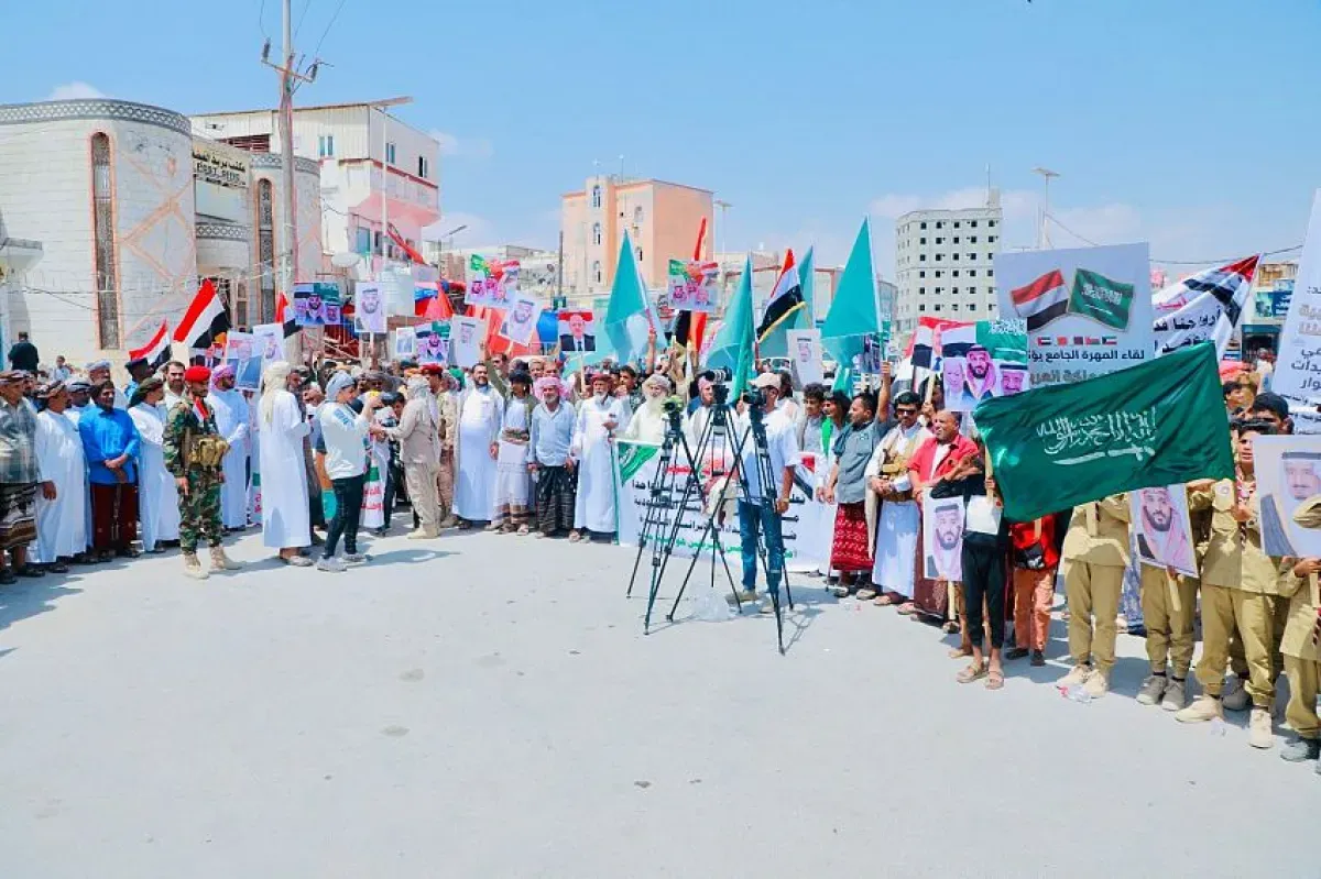 مسيرة حاشدة بالغيضة تضامناً مع الخليج وتنديداً بالاعتداءات الإيرانية