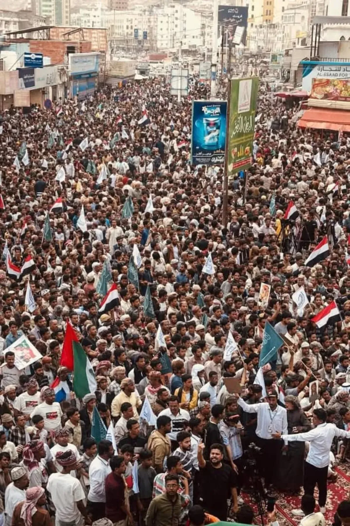 المكلا: وقفة حاشدة دعماً للسعودية والخليج ورفضاً للعدوان الإيراني