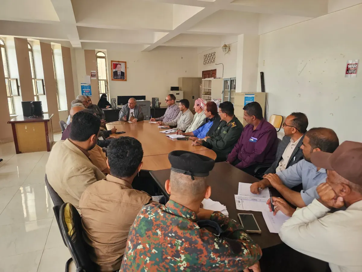 وكيل أول تعز يتفقد الشمايتين ويوجّه بتحسين خدمات النظافة