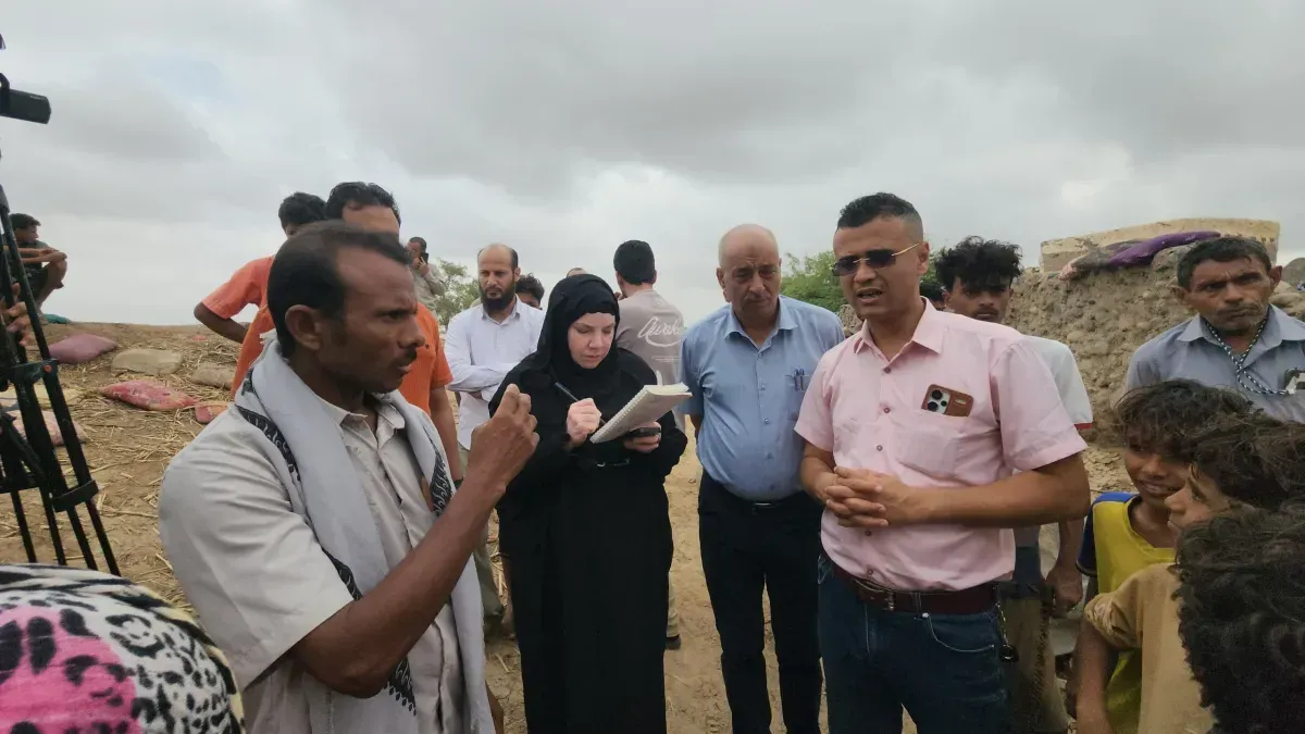 لجنة الإنقاذ الدولية تزور مناطق منكوبة بالمخا وتطالب بتدخل عاجل