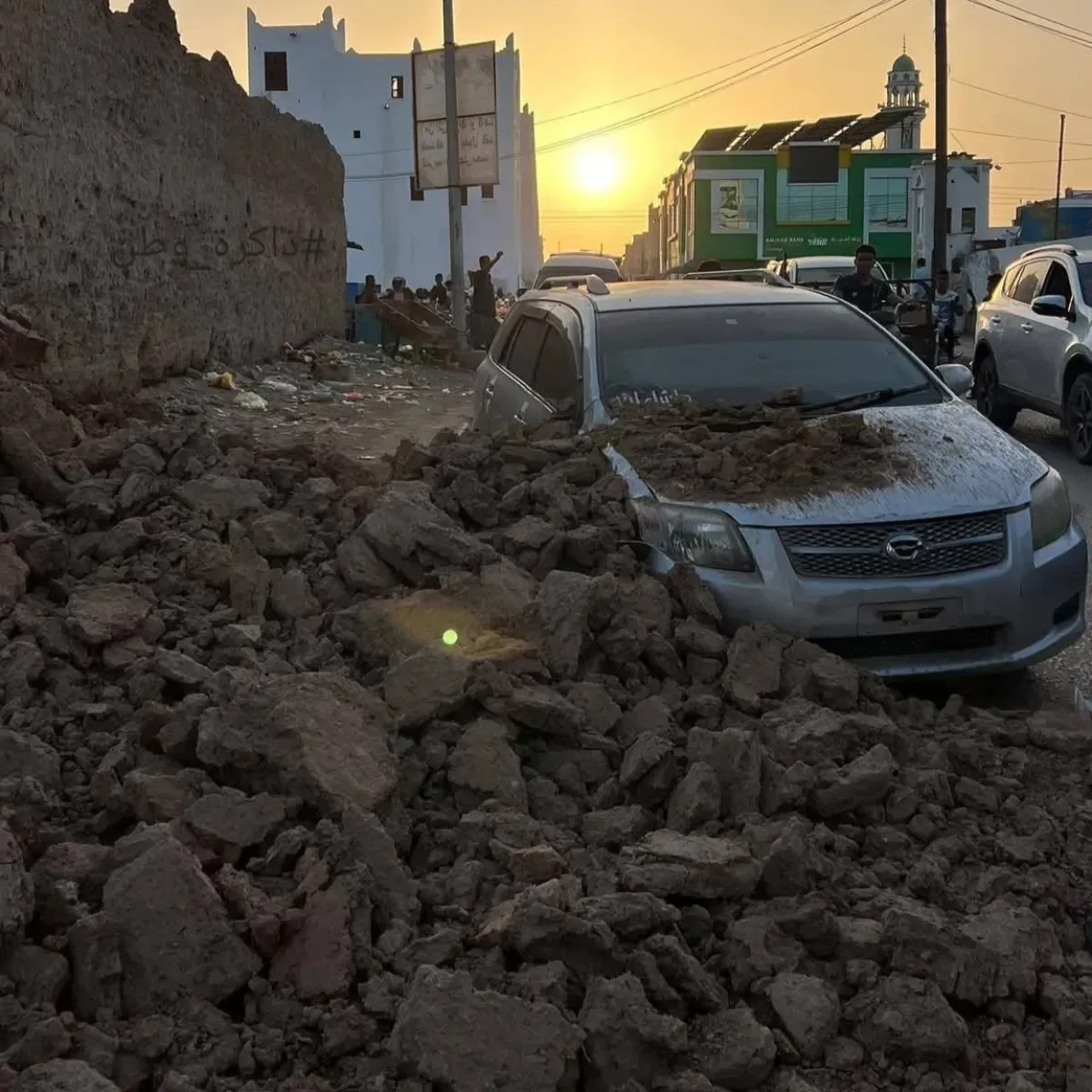 انهيار جزء من سور الشحر التاريخي يثير قلقاً حول مستقبل المعلم الحضرمي