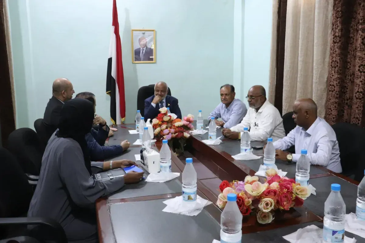 محافظ الحديدة يبحث مع منظمة الهجرة الدولية تعزيز المساعدات الإنسانية