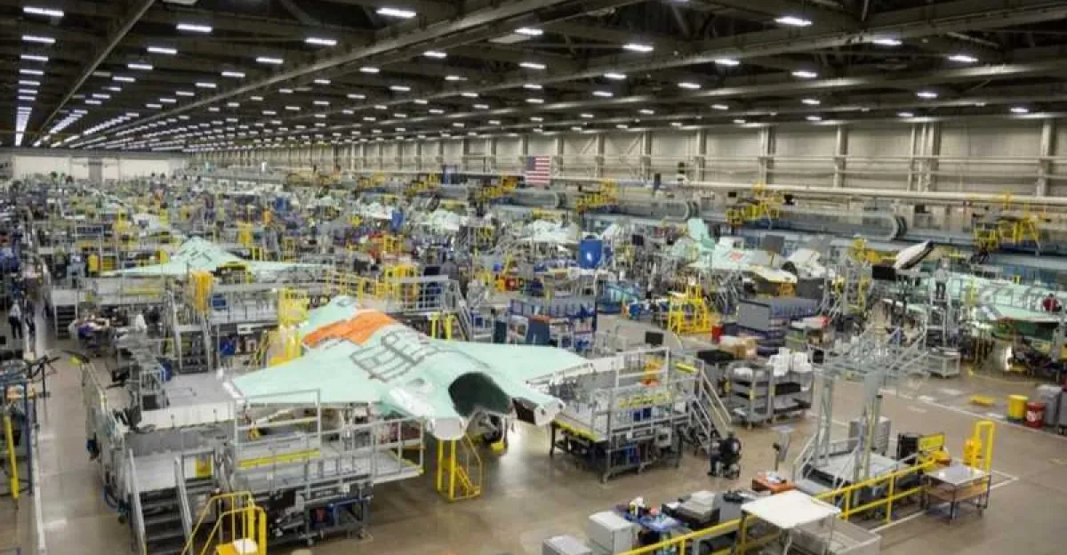 إدارة ترمب تبحث مع شركات السيارات توسيع إنتاج الأسلحة