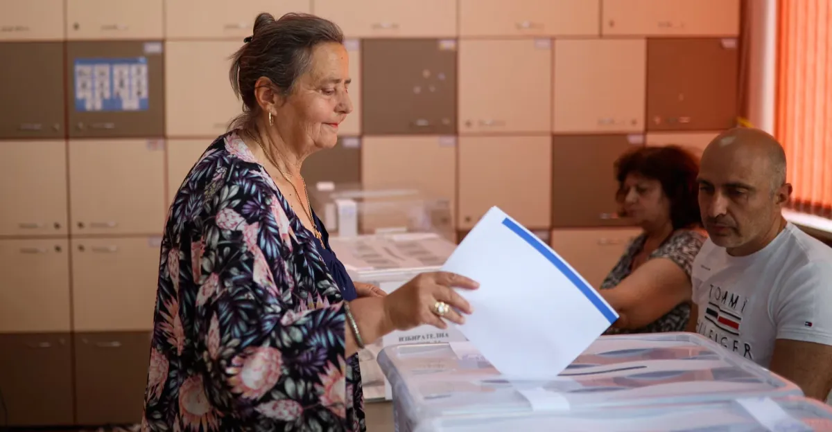 البلغاريون يجرون انتخابات برلمانية مبكرة في ظل انقسام سياسي وتحديات اقتصادية