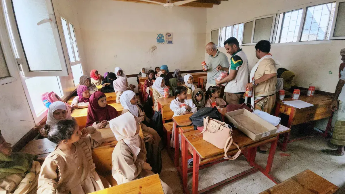 المخا تدشن مشروع تغذية مدرسية لـ 21 ألف طالب بدعم دولي