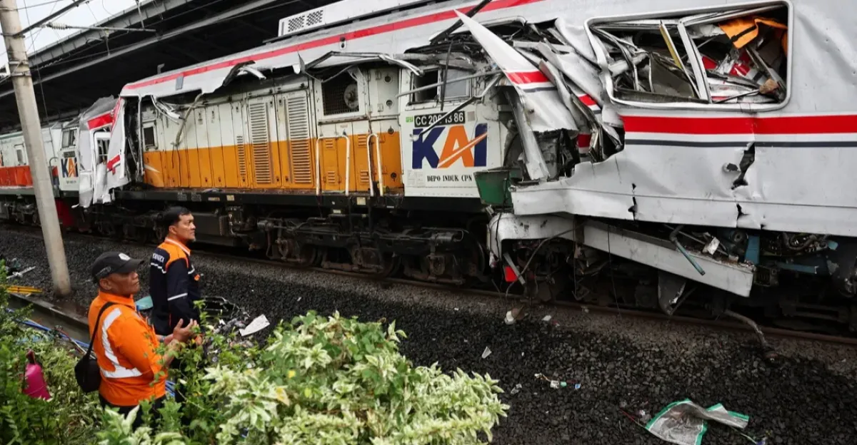 مقتل 7 وإصابة 81 إثر تصادم قطارين قرب جاكرتا