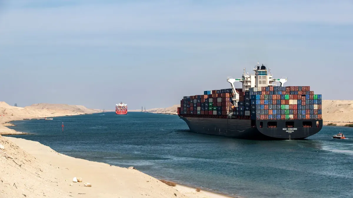 قناة السويس تتكبد خسائر بـ 10 مليارات دولار جراء اضطرابات البحر الأحمر