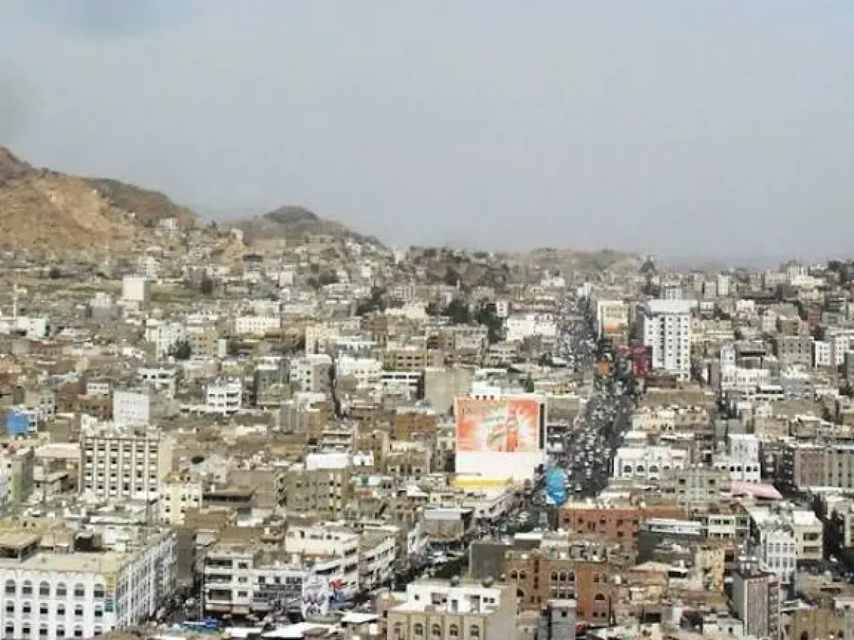 كيف صادر "الإخوان" مفاصل القرار الإداري في تعز