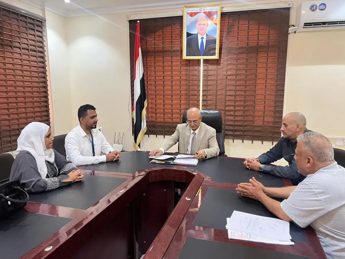 وزير المياه يوقع اتفاقيات لمشاريع مياه وصرف صحي في تعز وعدن