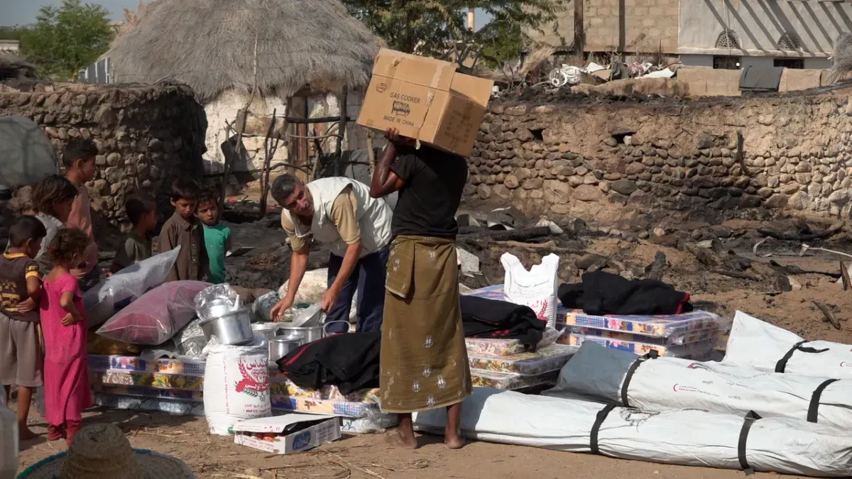 إغاثة عاجلة لثلاث أسر تضررت من حريق جنوب الحديدة