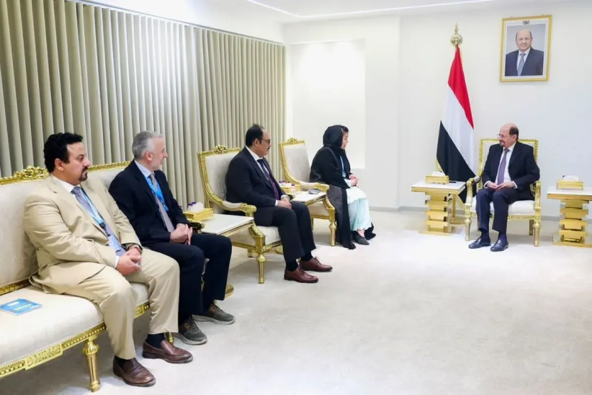 الزنداني: الحكومة ملتزمة بحماية حقوق الإنسان وتبحث دعم البنية التحتية مع الأمم المتحدة