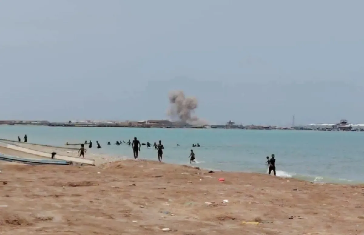 المخا تحت نيران الحوثيين: هجوم صاروخي واسع يستهدف الميناء والمدنيين