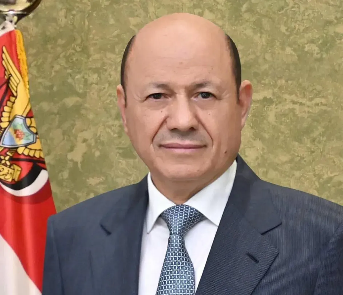 الرئيس العليمي: لن نسمح بسيطرة إيران على باب المندب ومغامرات الحوثيين ستكون استنزافاً لهم