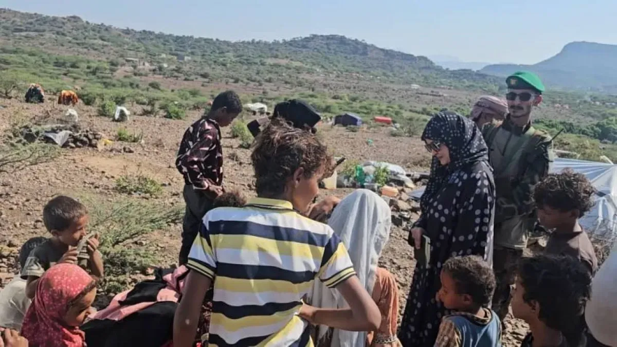 وزيرة حقوقية تزور نازحي الشمايتين بتعز وتبحث احتياجاتهم الملحة